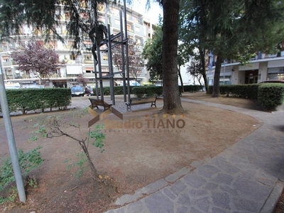 Appartamento in Vendita a Cosenza, zona Centro, 160'000€, 162 m²