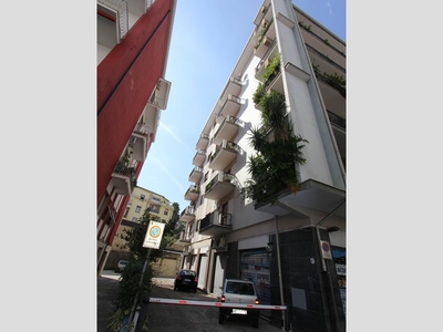 Appartamento in Vendita a Cosenza, zona Centro, 260 m²