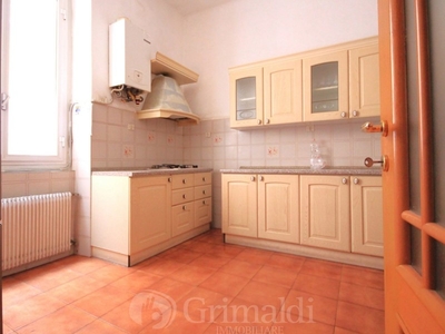 Appartamento in Vendita a Genova, 84'000€, 109 m²