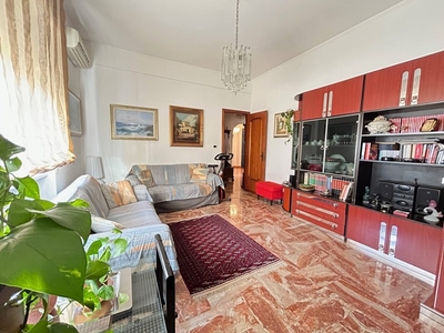 Appartamento in Vendita a Genova, zona Oregina, 122'000€, 74 m²