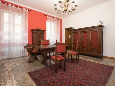 Appartamento in Vendita a Genova, zona Sampierdarena, 135'000€, 170 m²