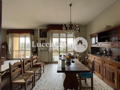 Appartamento in Vendita a Lucca, zona Sant'Anna, 170'000€, 120 m², arredato, con Box