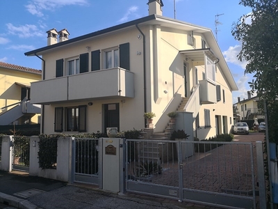 Appartamento in Vendita a Ravenna, zona sant'antonio zona nuova , 298'000€, 220 m²