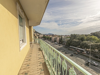 Appartamento - Più di 5 locali a Quarto, Genova