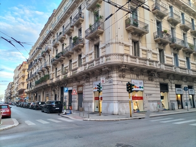 Bari, Centrale zona Umbertina Via Imbriani, Locale in ottime condizioni in affitto