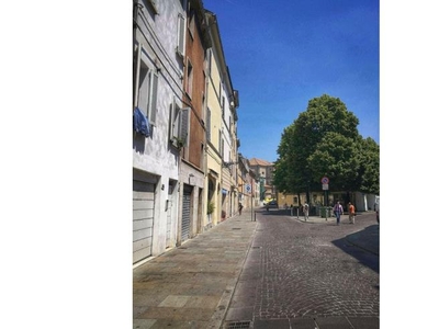 Trilocale in vendita a Parma, Zona Centro Storico