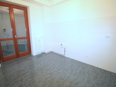 Bilocale in Affitto a Lecco, zona Centro, 800€, 94 m²