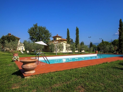 Casa a Cortona con terrazza, piscina e giardino