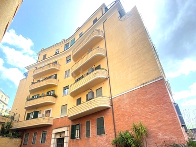 Casa a Roma in Viale della Piramide Cestia, Aventino