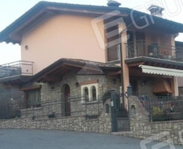 Casa bifamiliare in vendita a Serle