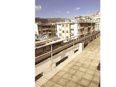 Appartamento in vendita a Genova, Zona San Fruttuoso, Via Benvenuto Cellini 30