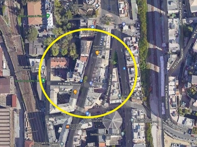Negozio in Affitto a Genova, 850€, 60 m²