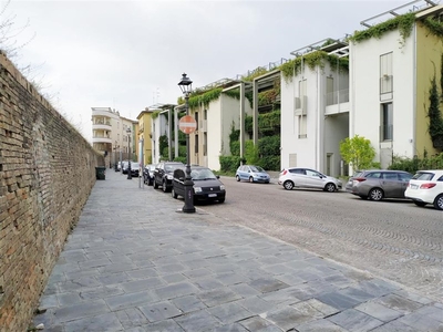 Trilocale in Vendita a Parma, zona Borgo delle Grazie , 400'000€, 114 m²