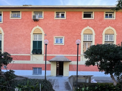 Ufficio in Affitto a Genova, zona Pegli, 600€,