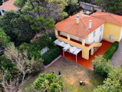 Villa a Castelsardo con giardino, barbecue e terrazza