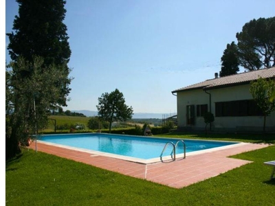 Villa in vendita a Castiglione del Lago, Frazione Petrignano