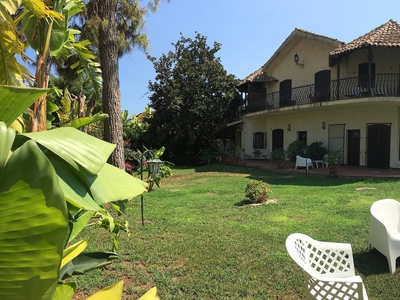 Villa 'Stupenda A Due Passi Dal Mare' con terrazza privata, Wi-Fi e aria condizionata