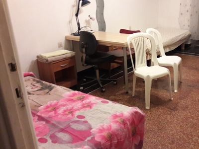 Stanza in affitto in appartamento con 3 camere da letto a San Martino, Genova