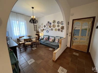 Appartamento 5 locali di 79 m² a Finale Ligure