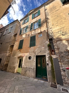 Appartamento con terrazzo, Albenga centro storico