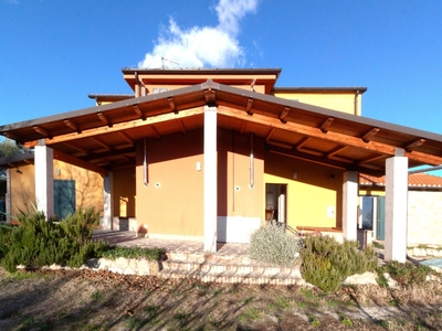 Casa 9 locali di 215 m² in Castellalto