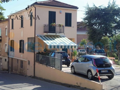 Casa semi indipendente in vendita in Piazzale Xxv Aprile 1, Acquaviva Picena