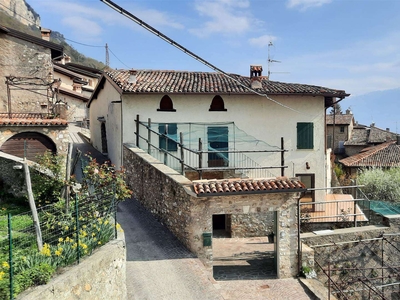 Casa singola in vendita a Gargnano Brescia Muslone