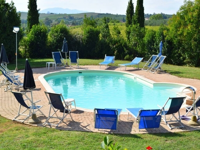 Confortevole casa a Vinci con piscina, giardino e barbecue