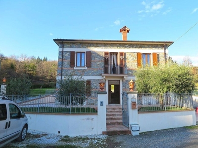 Prestigiosa villa di 350 mq in vendita, Area Residenziale Careggia Tresana, Tresana, Toscana