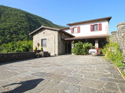 Esclusiva villa di 340 mq in vendita Via Fabio Filzi S.N.C. Snc, Fivizzano, Toscana