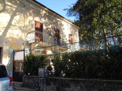 Rustico casale in vendita a Acqui Terme