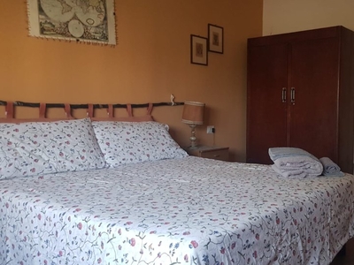Stanza in appartamento con 2 camere da letto a Badile, Milano