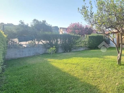 Villa a Schiera in affitto a Borgia via Ulisse