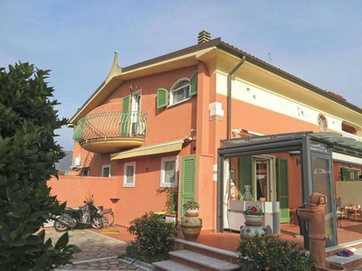Villa in vendita Via Pellini, 22 /C, Carrara, Toscana