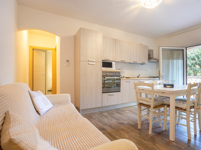 Appartamento vacanze 'Residence Via Sassari' con terrazza e Wi-Fi