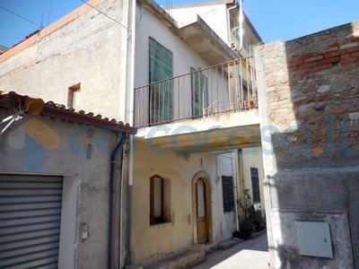 Casa singola da ristrutturare in vendita a Nizza Di Sicilia