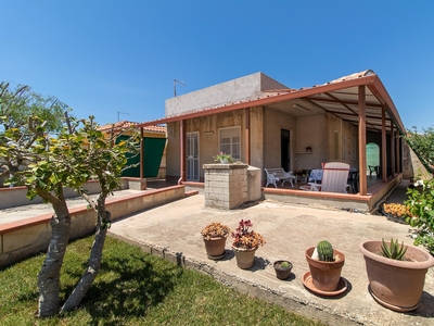 Casa Vacanze 'Casa Gioia' con Vista Mare, Giardino, Terrazza & Wi-Fi