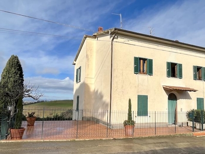 Quadrilocale con giardino a Castiglione del Lago