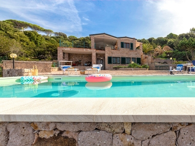 Villa 'Coral Bay' con vista mare, Wi-Fi e aria condizionata