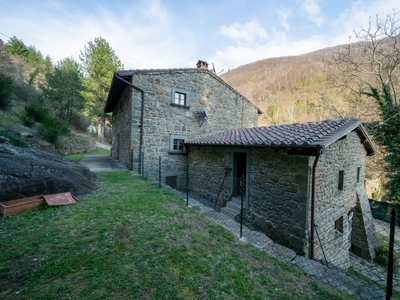 VILLA di 15 vani e di 300 mq (REGGELLO) rif. 416