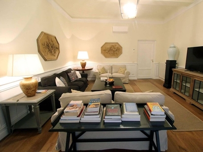 Prestigioso appartamento di 200 m² in affitto Firenze, Toscana