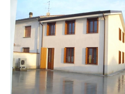 Appartamento in vendita a Sabbioneta, Frazione Villa Pasquali