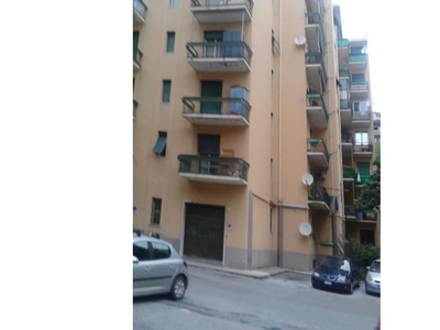 Quadrilocale in vendita a Genova, Zona Pra