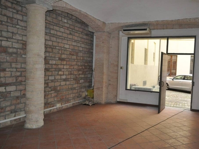 Appartamento, vicolo San Tiburzio, zona Centro, Parma