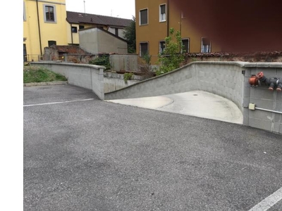 Box/Garage/Posto auto in vendita a Muggiò, Frazione Taccona