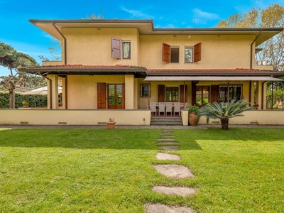 Casa in vendita in Forte dei Marmi, Italia