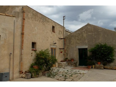 Casa indipendente in vendita a Buseto Palizzolo, Via Agrigento 26