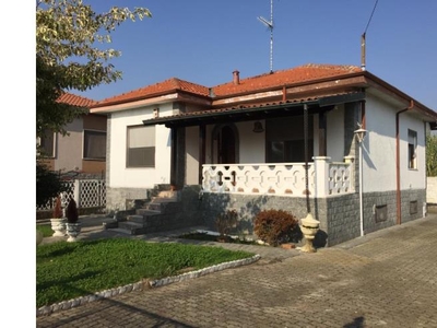 Casa indipendente in vendita a Cassolnovo, Frazione Molino Del Conte