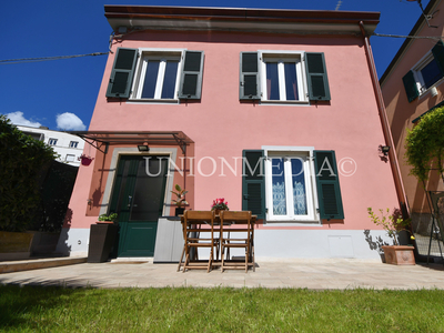 Casa indipendente con giardino in via pecorina 7, Sarzana