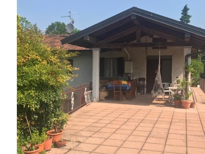 Casa indipendente in vendita a Laveno-Mombello, Via Leggiuno 54